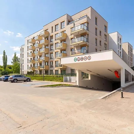 Stylowy Z Balkonem Parkingiem Oraz Dostepem Do Silowni By Renters Apartamento